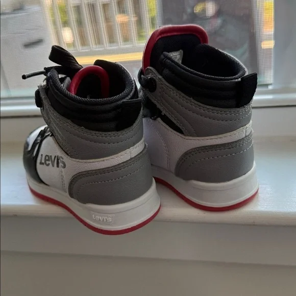 Levi's Black and White Kids High-Tops, size 6 - Picture 5 of 6